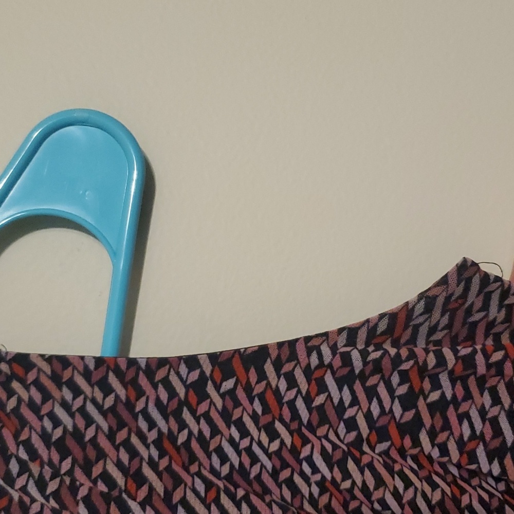 New York and Co Pink and Red patterned sleeveless dressy blouse - Picture 5 of 7